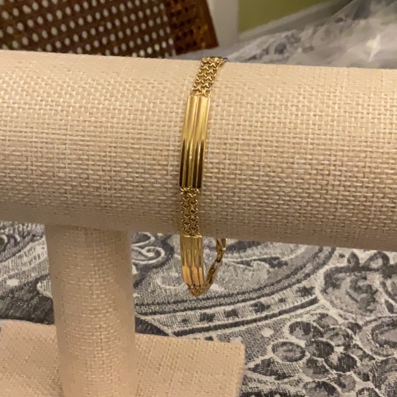 Elegant Gold Bracelet for Women